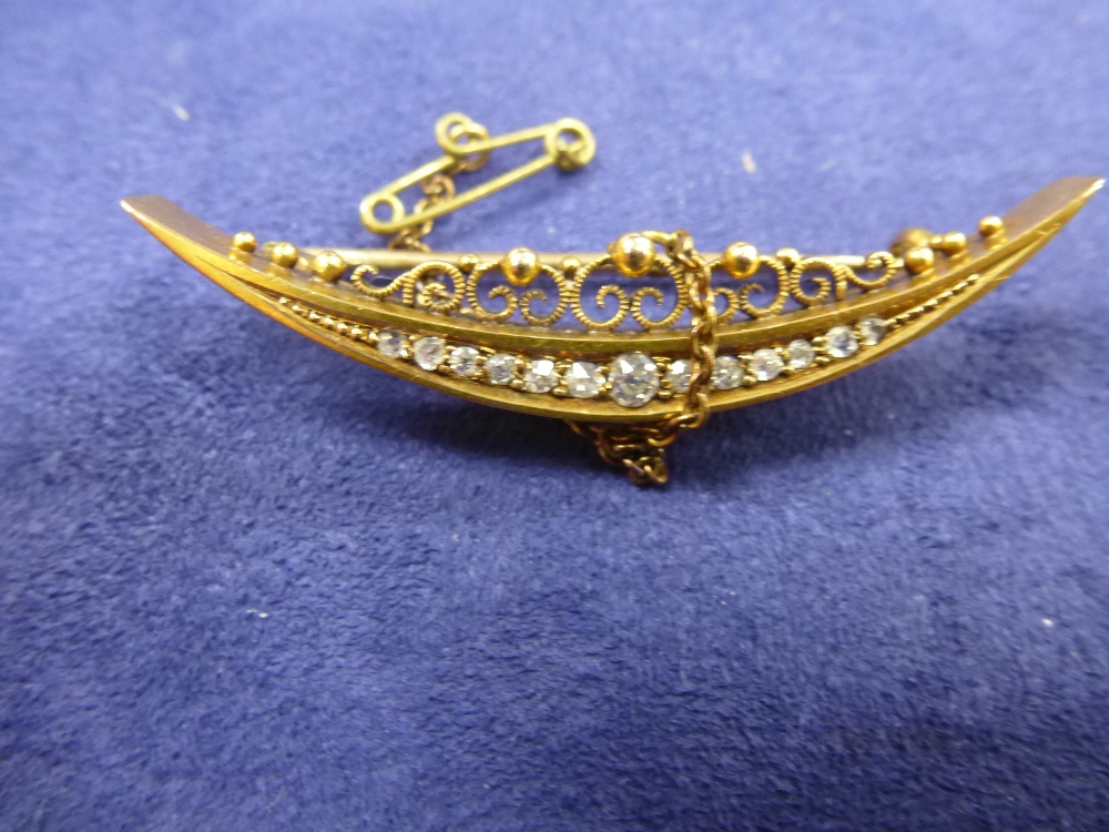 Edwardian yellow coloured metal crescent style brooch set with diamonds, unmarked, 4.5g, together - Image 2 of 2