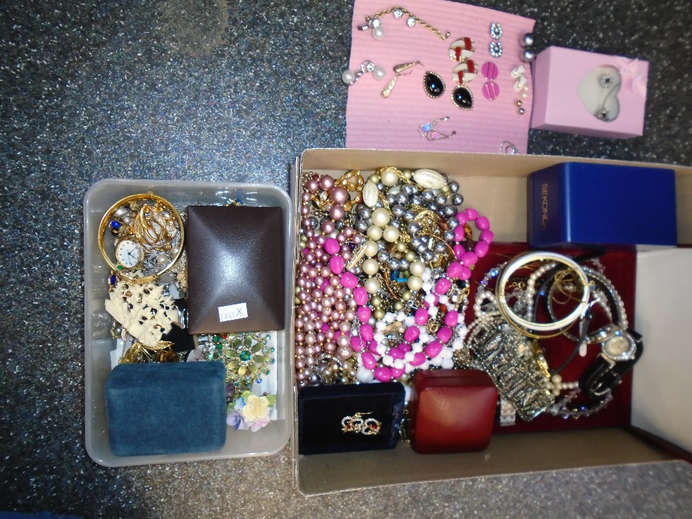 Quantity of costume jewellery including earrings rolled gold bangle, necklace etc.