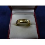 9ct Yellow gold gents, ring set with small diamond chip, stamped 375, size V 4.5g