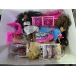 Box of vintage Sindy items to incl. furniture and dolls