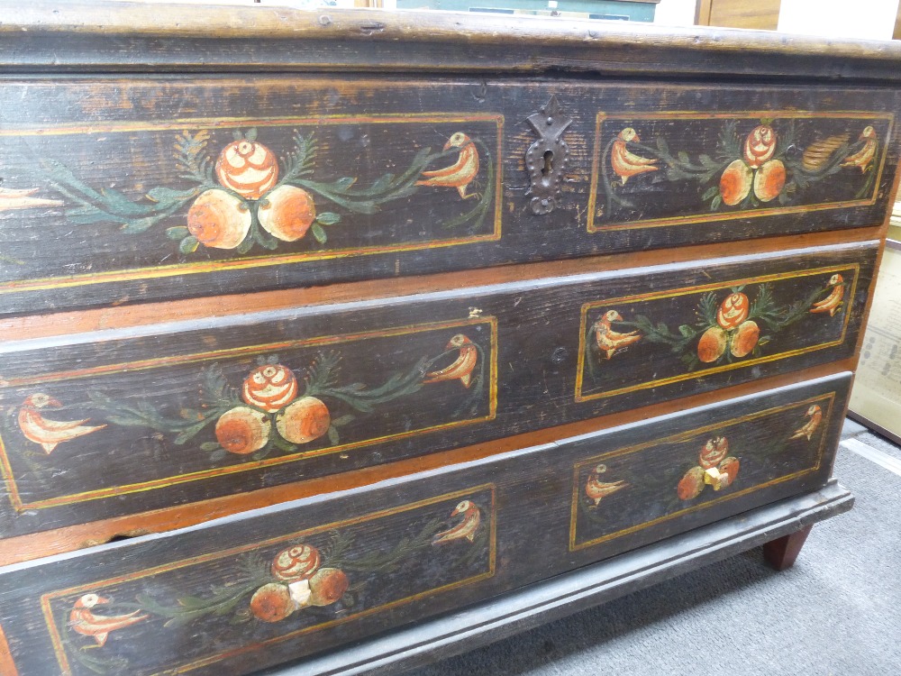 A 19th century European Coffer, painted as faux ch of two and one real, drawers, each drawer painted - Bild 3 aus 3
