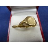 9ct yellow gold signet ring, together with a 9ct yellow gold wedding band, both stamped 375, both