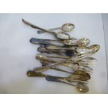 Small collection of mainly silver cutlery incl. set of 6 coffee spoons, 5 silver cake forks, etc