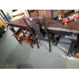 Queen Anne style Mahogany dining table with 5 matching chairs all with claw and ball feet.