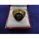 Heavy gents yellow coloured metal signet ring, inset black onyx & initial P unmarked, size Y gross