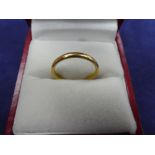 22ct yellow gold wedding band stamped 22, 2.2g size J