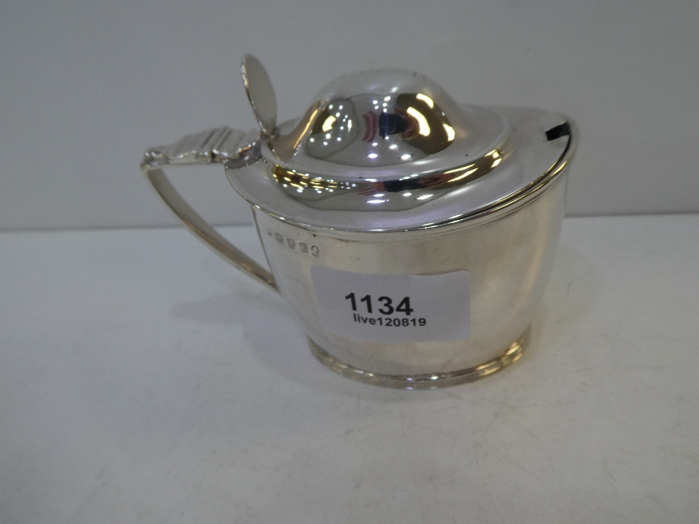 Plain silver Georgian III mustard pot, reeded decoration & handle, blue glass liner, London 1800