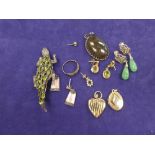 Small quantity of 9ct yellow gold items including 2 locket pendants, earing etc. gross item weight