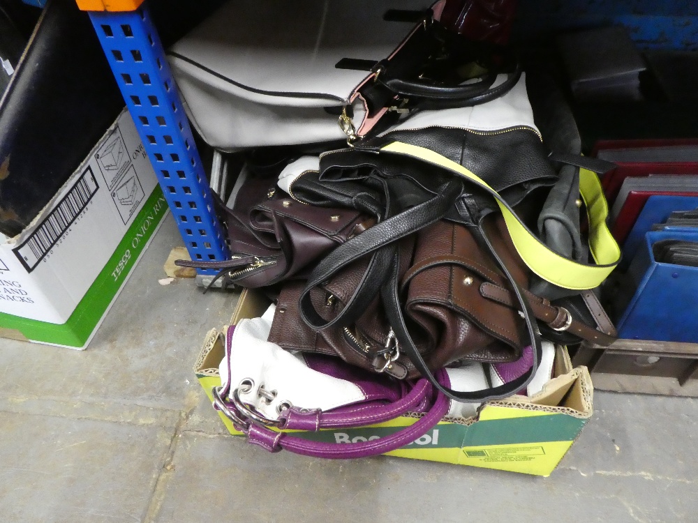 Large quantity of fashion handbags