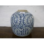 Large Chinese stoneware ginger jar with trailing blue & white leaf & flower design, 23cm high lid