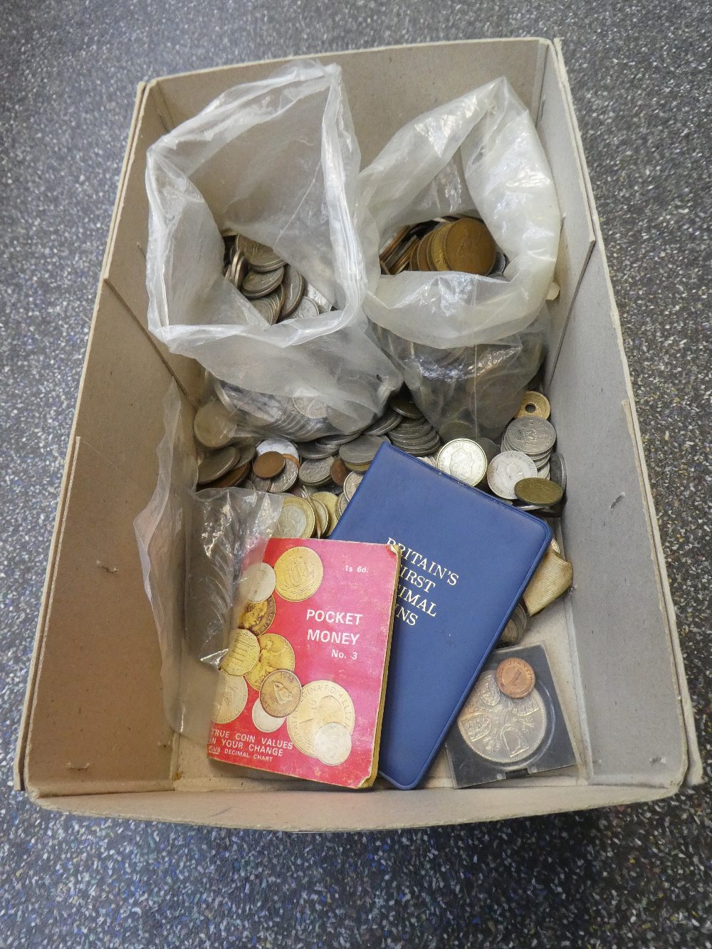 Quantity of old English decimal & foreign coins including copper pennies etc.