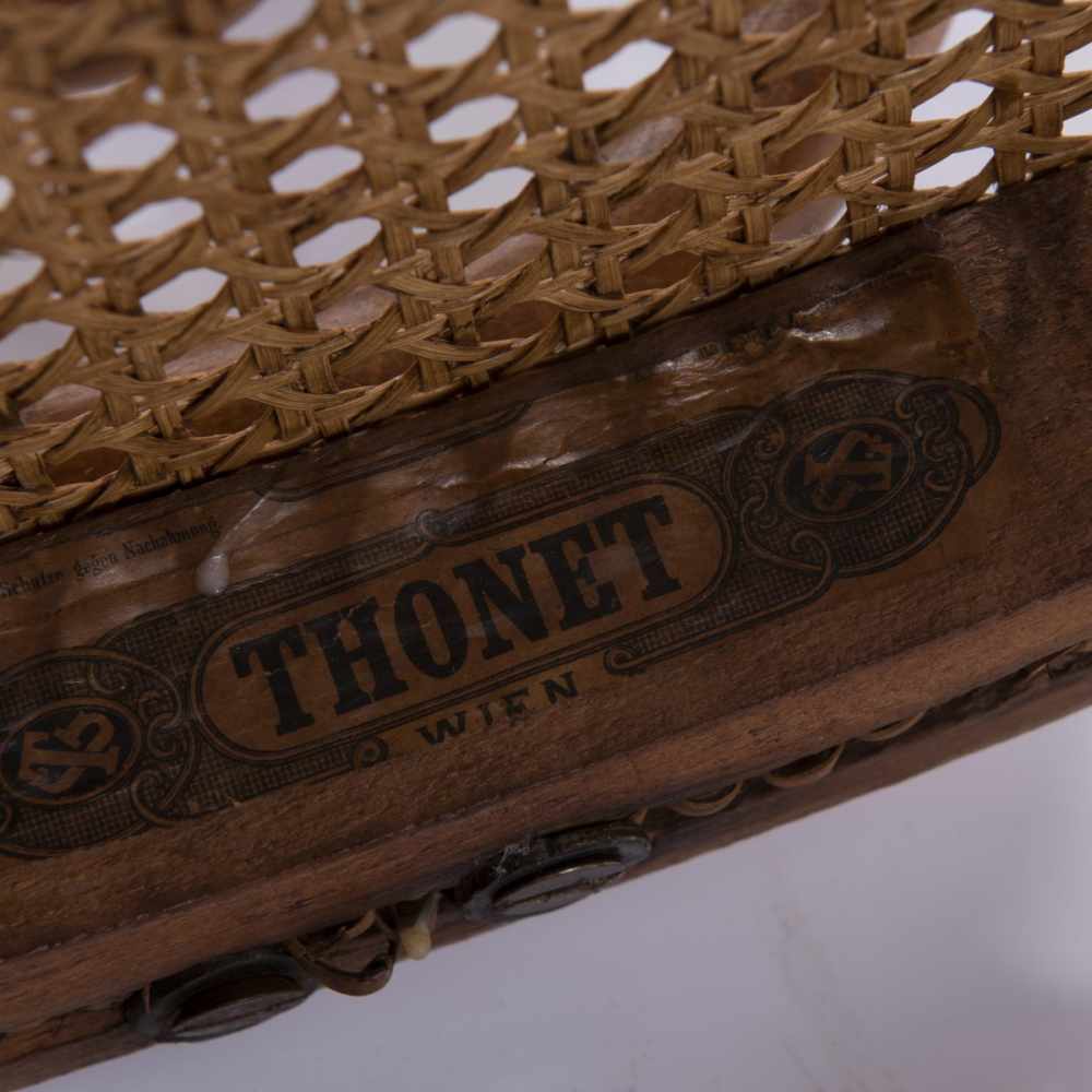 Thonet, Wien Armlehnstuhl 'Nr. 12', 1860er JahreH. 99,5 x 57,5 x 64,5 cm.Buchenholz, Bugholz und - Image 5 of 13