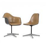 Charles Eames, Ray Eames Zwei Stühle 'Plastic Armchair' und 'Plastic Side Chair' auf 'Aluminium