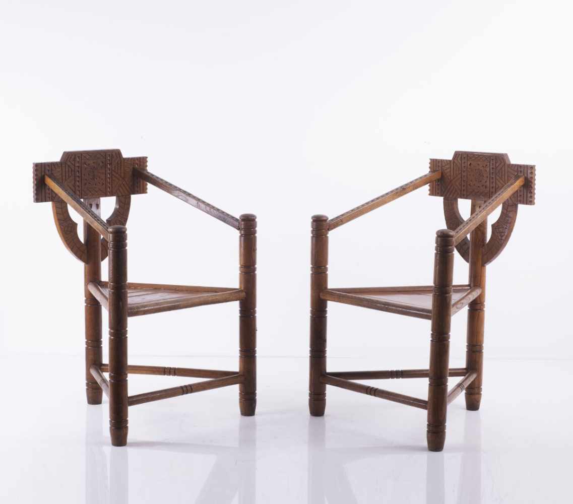 SchwedenZwei Armlehnstühle 'Munk chair', 1930/40er JahreH. 86 x 60 x 54 cm.Eichenholz, teilweise