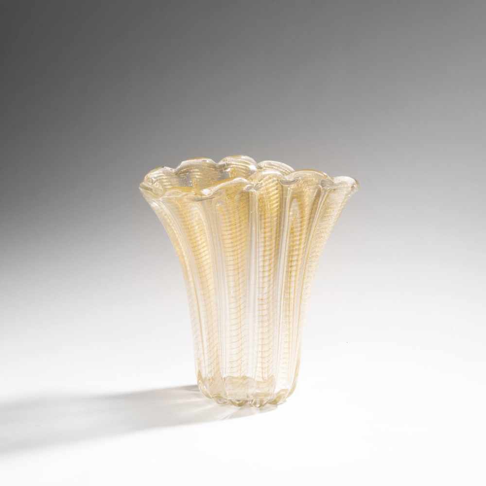 Ercole BarovierVase 'Cordonato oro', 1950Fächerform mit gerippter Wandung. H. 26 cm. Ausführung: