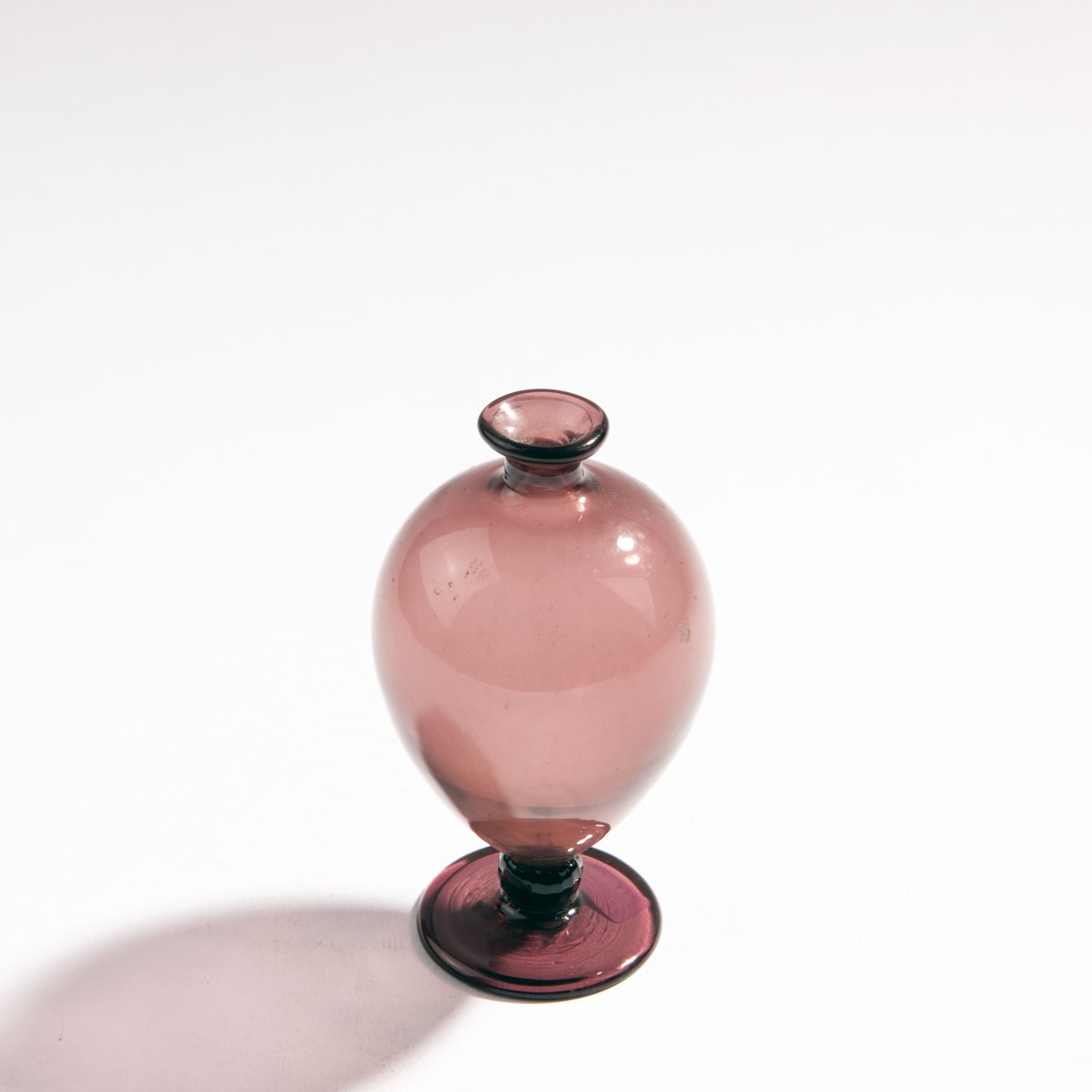 Vittorio ZecchinKleine Vase 'Veronese', um 1922H. 11 cm. Violettes Glas. Bez.: venini murano - Image 2 of 3