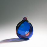 Archimede SegusoVase 'Carnevale', um 1987Zweiseitig abgeflachte, bauchige Form. H. 24 cm.