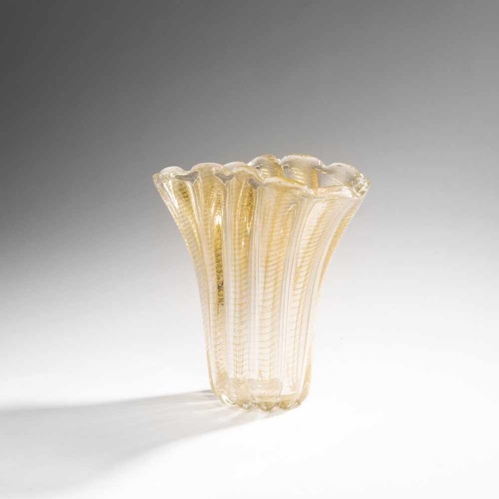 Ercole BarovierVase 'Cordonato oro', 1950Fächerform mit gerippter Wandung. H. 26 cm. Ausführung: - Image 2 of 3