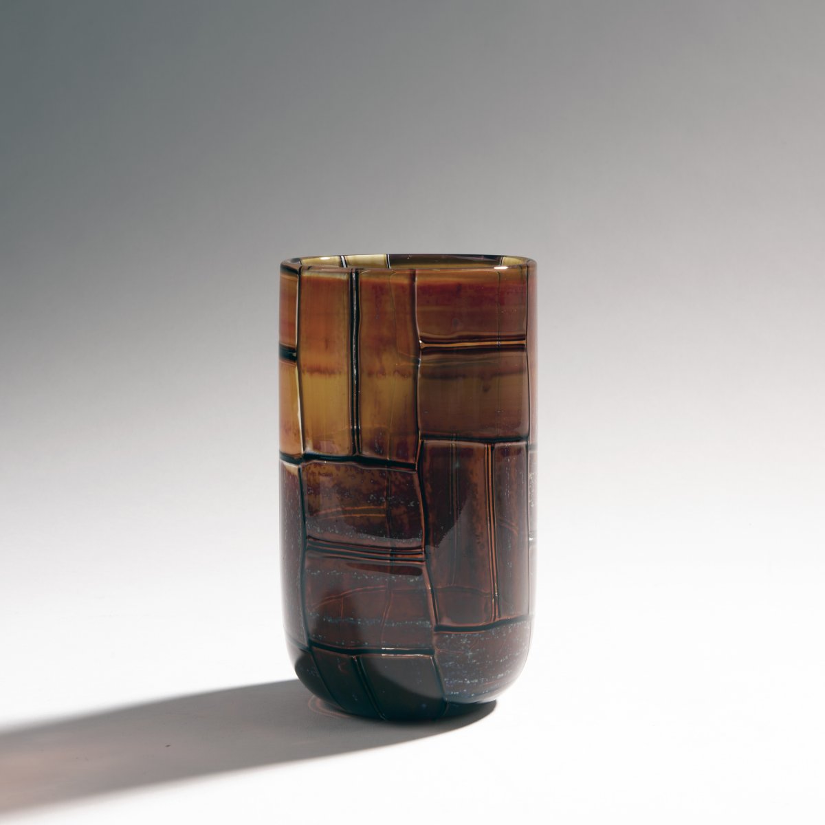 Ercole Barovier Vase 'Tessere ambra', 1957 Zylindrisch. H. 18,2 cm. Ausführung: Barovier & Toso.