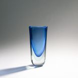 Flavio PoliVase 'Sommerso', um 1955H. 25,5 cm. Ausführung: Seguso Vetri d'Arte. Überfangglas,