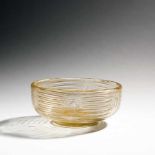 Ercole BarovierSchale 'Graffito oro', um 1960H. 9 cm; Ø 21 cm. Farbloses Glas mit Blasen- und