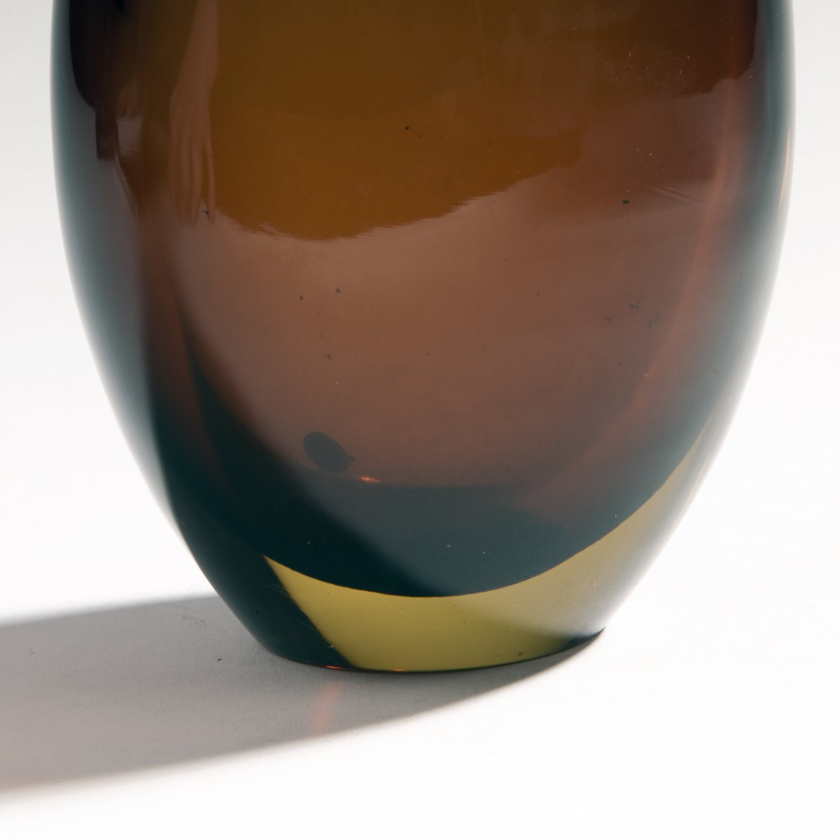 Flavio PoliVase 'Sommerso', 1967H. 29,5 cm. Ausführung: Seguso Vetri d'Arte. Überfanglas, farblos, - Image 3 of 4