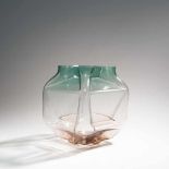 Toni ZucherriVase, 1980er JahreH. 28,5 cm. Ausführung: VeArt. Formgeblasenes Glas, farblos und