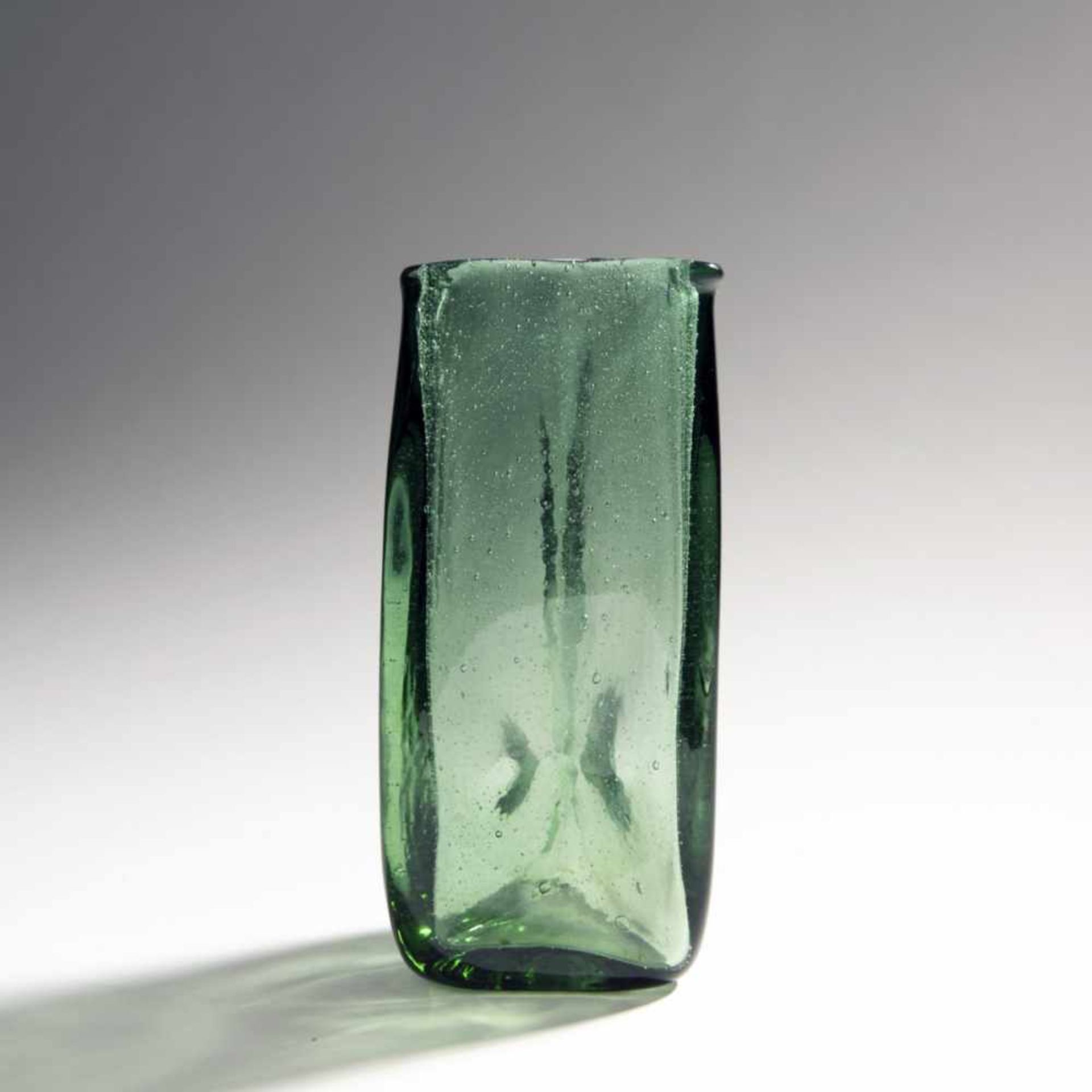 Fulvio BianconiPrototyp-Vase, 1950Schlanke sphärische Dreiecksform, die Wandung dreifach - Image 2 of 3