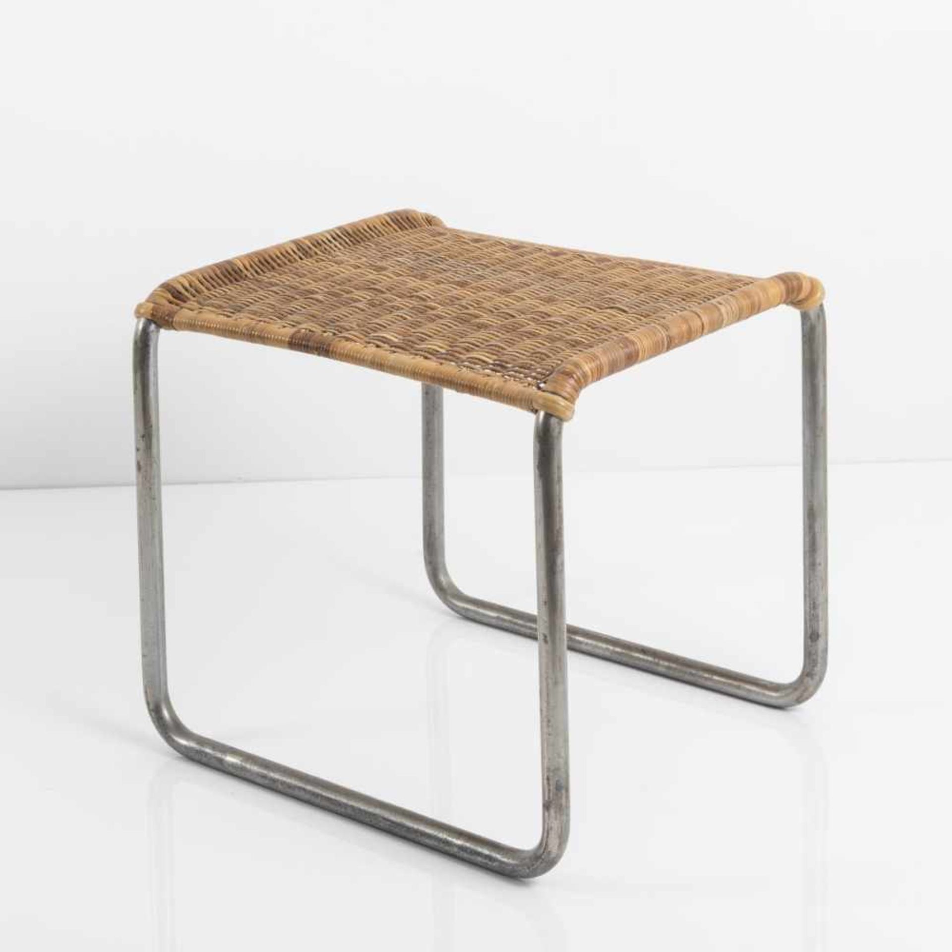 Ludwig Mies van der Rohe, Hocker 'MR 1', 1927Hocker 'MR 1', 1927H. 46 x 49,5 x 45,2 cm; Rohr Ø 2,4