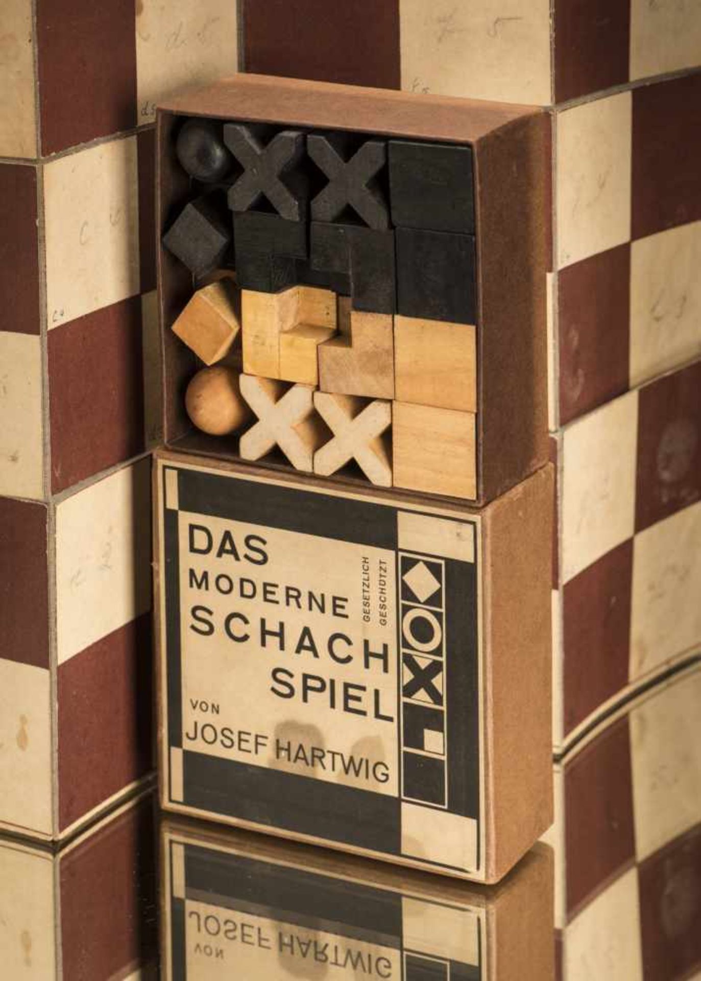 Josef Hartwig, Bauhaus - Schachspiel 'XVI' mit Textil Spielbrett, im Originalkarton, 1924 - Bild 5 aus 16