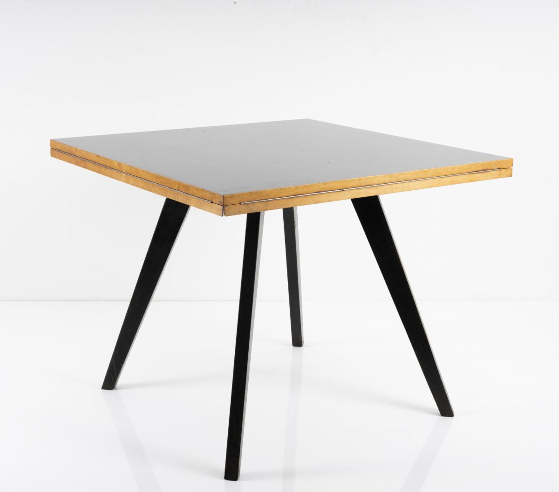 Max Bill, Tisch 'quadratrund', 1949Tisch 'quadratrund', 1949H. 73 x 90 x 90 cm bzw. Ø 127,5 cm. - Bild 3 aus 9