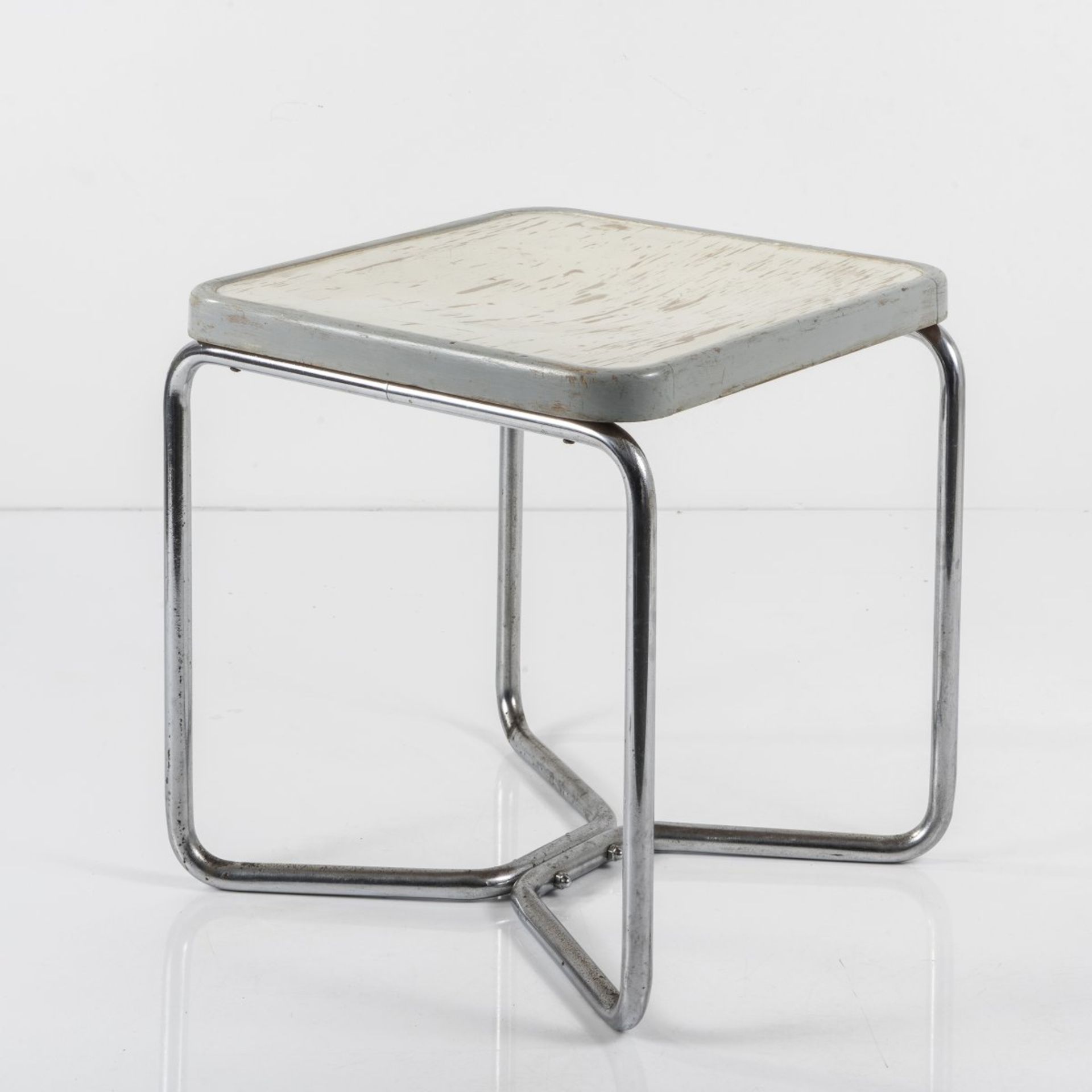 Marcel Breuer, Hocker 'B 56', um 1930Hocker 'B 56', um 1930H. 44 x 39,5 x 43,5 cm.Thonet, - Bild 2 aus 6