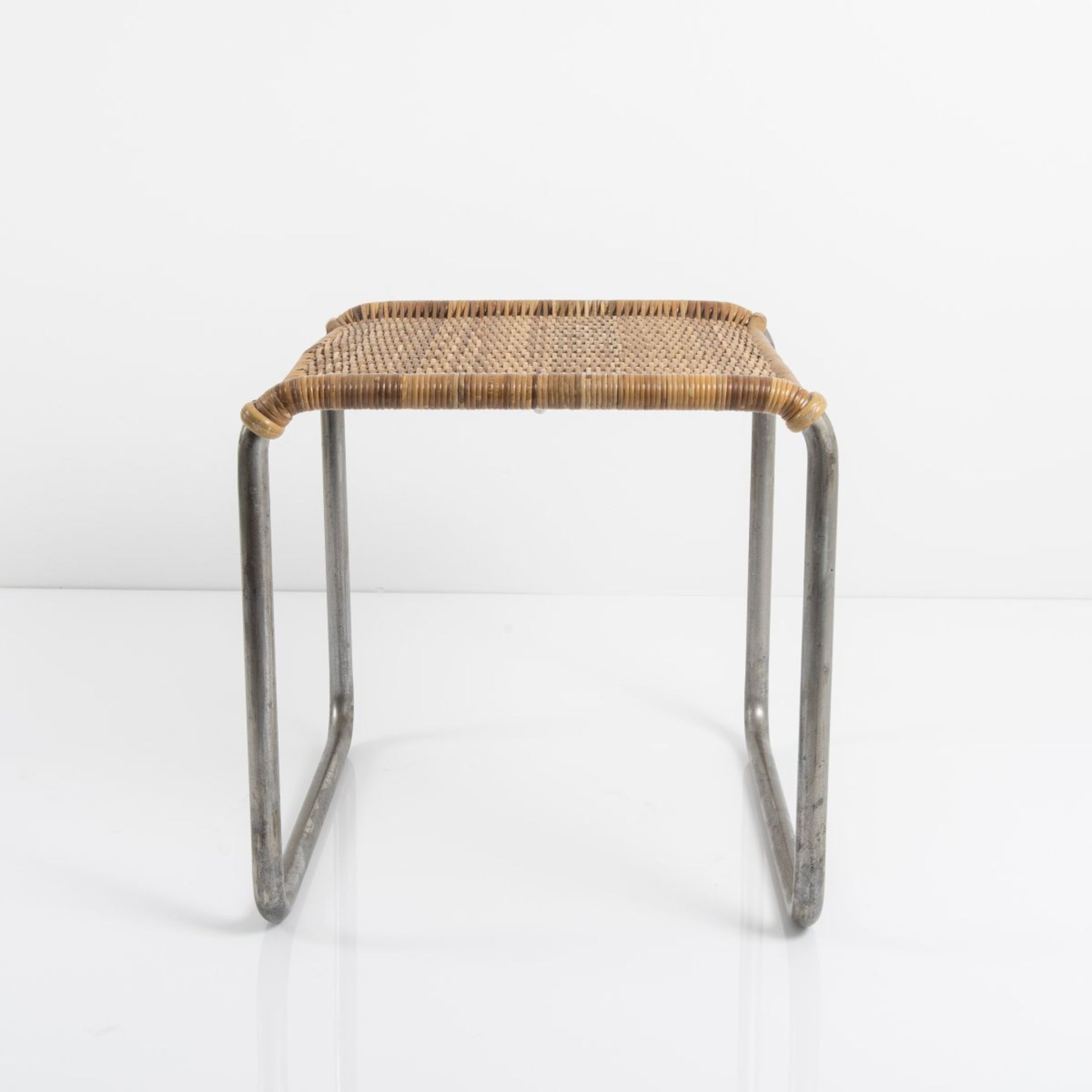 Ludwig Mies van der Rohe, Hocker 'MR 1', 1927Hocker 'MR 1', 1927H. 46 x 49,5 x 45,2 cm; Rohr Ø 2,4 - Bild 3 aus 6