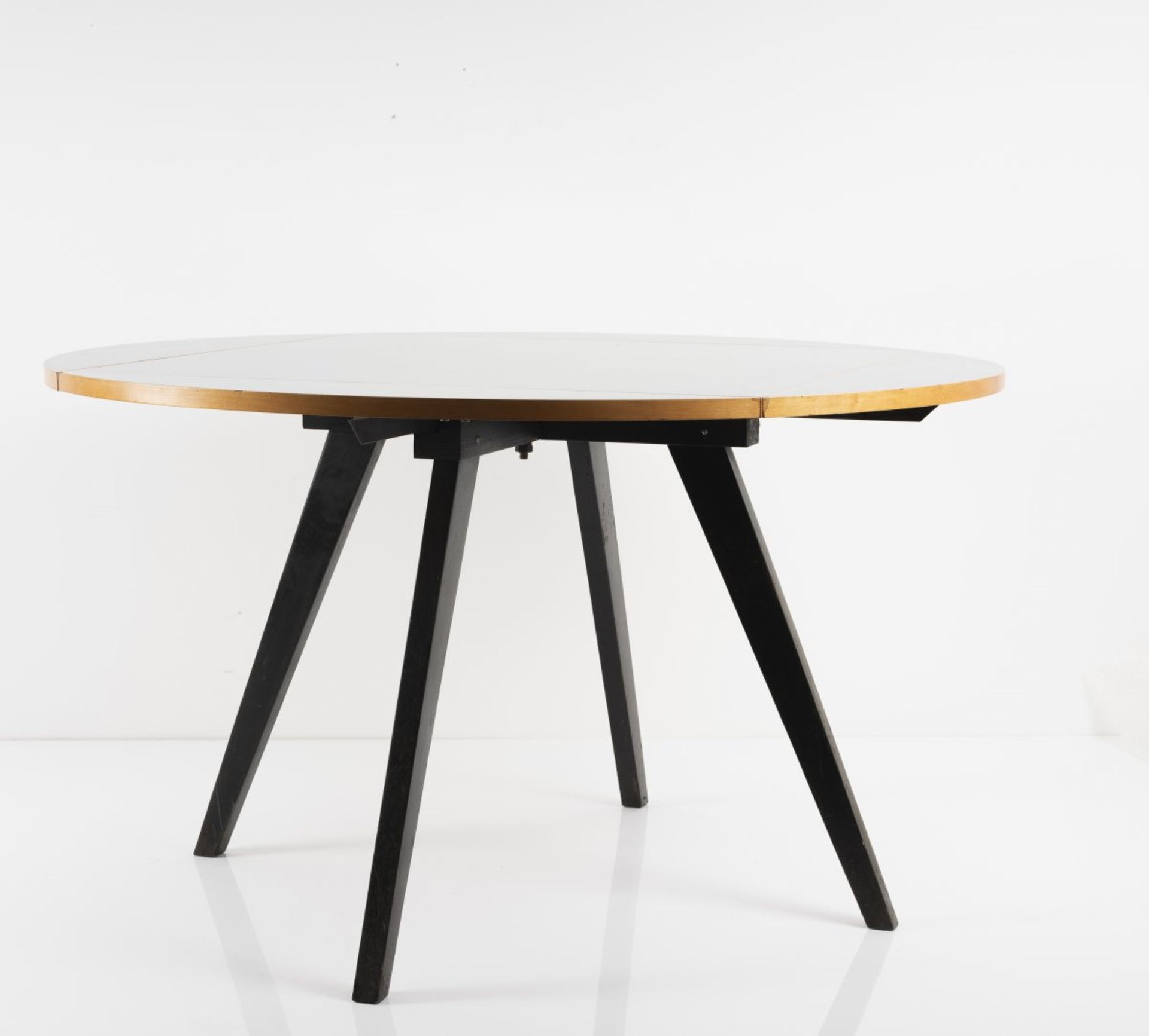 Max Bill, Tisch 'quadratrund', 1949Tisch 'quadratrund', 1949H. 73 x 90 x 90 cm bzw. Ø 127,5 cm. - Bild 9 aus 9
