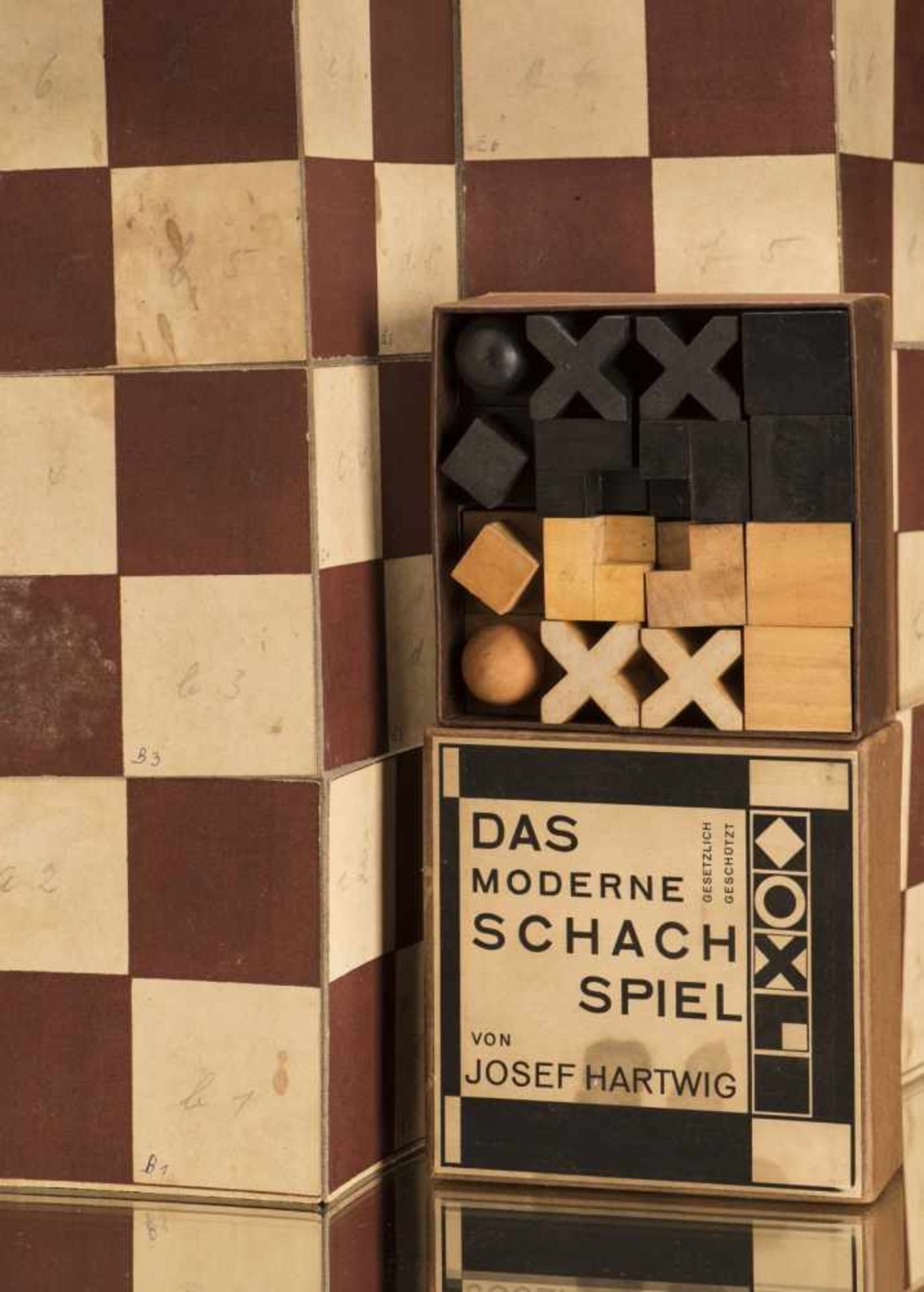 Josef Hartwig, Bauhaus - Schachspiel 'XVI' mit Textil Spielbrett, im Originalkarton, 1924 - Bild 8 aus 16