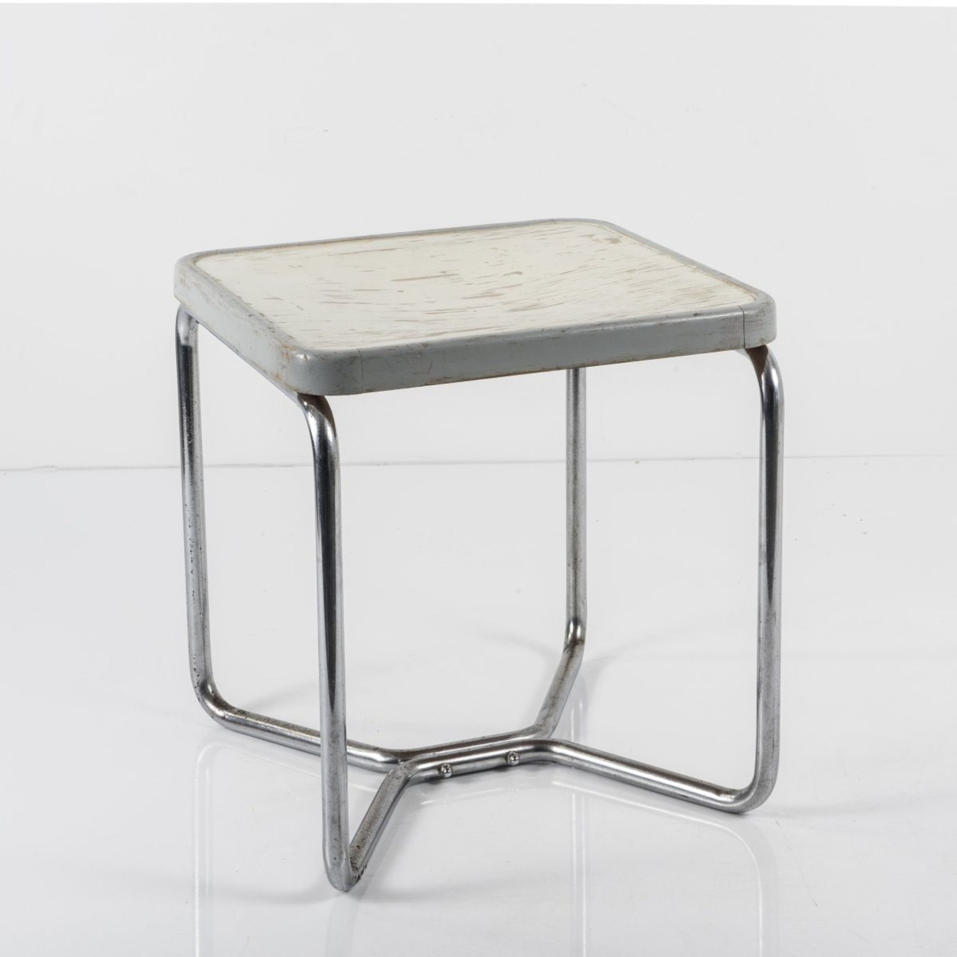 Marcel Breuer, Hocker 'B 56', um 1930Hocker 'B 56', um 1930H. 44 x 39,5 x 43,5 cm.Thonet, - Bild 3 aus 6