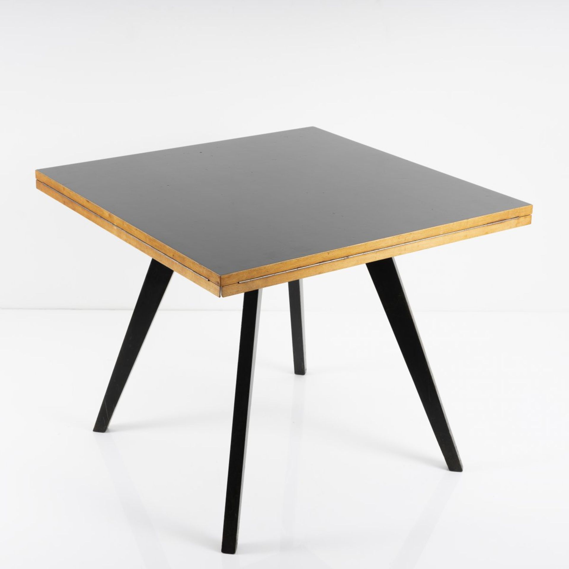 Max Bill, Tisch 'quadratrund', 1949Tisch 'quadratrund', 1949H. 73 x 90 x 90 cm bzw. Ø 127,5 cm. - Bild 4 aus 9