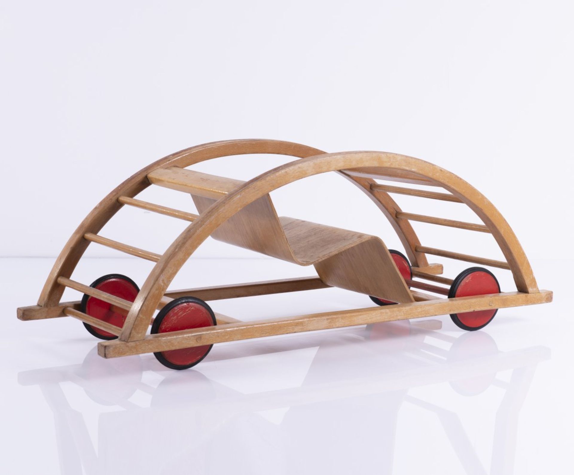 Hans Brockhage, Schaukelwagen, 1950Schaukelwagen, 1950H. 37,5 x 95,5 x 39 cm.Siegfried Lenz, - Bild 3 aus 6