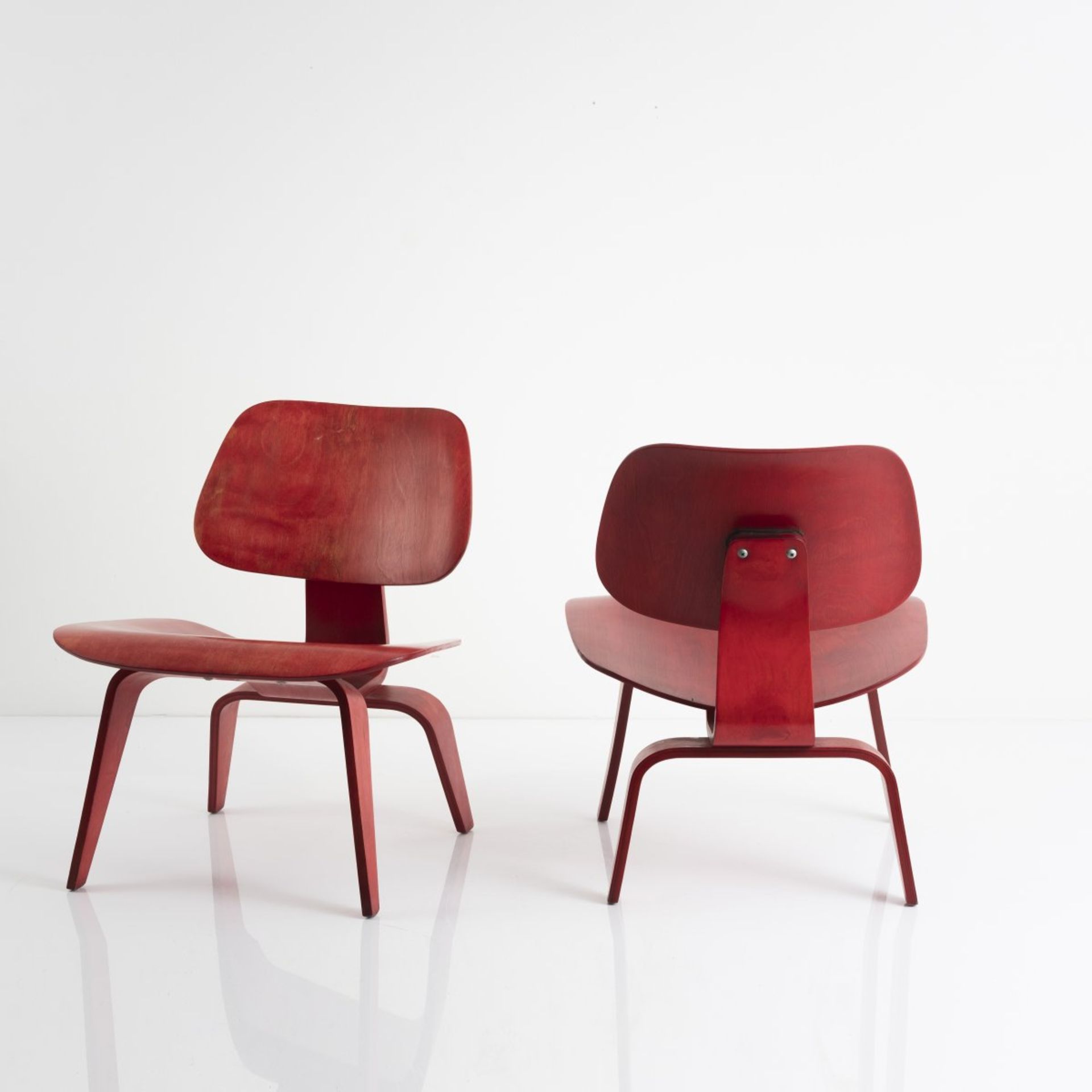 Charles Eames, Zwei Sessel 'LCW - Lounge Chair Wood', 1945/46Zwei Sessel 'LCW - Lounge Chair - Image 3 of 7