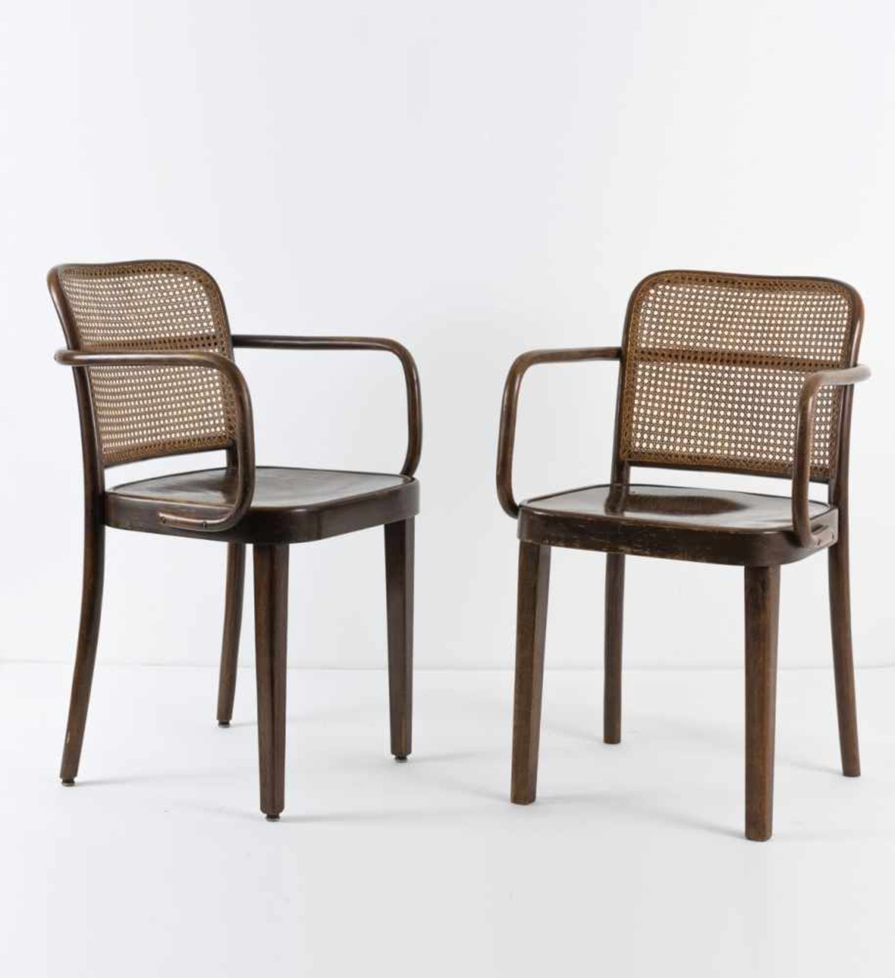 Josef Hoffmann, Zwei Armlehnstühle, um 1930Zwei Armlehnstühle, um 1930H. 80,5 x 50 x 55,5 cm.Thonet,