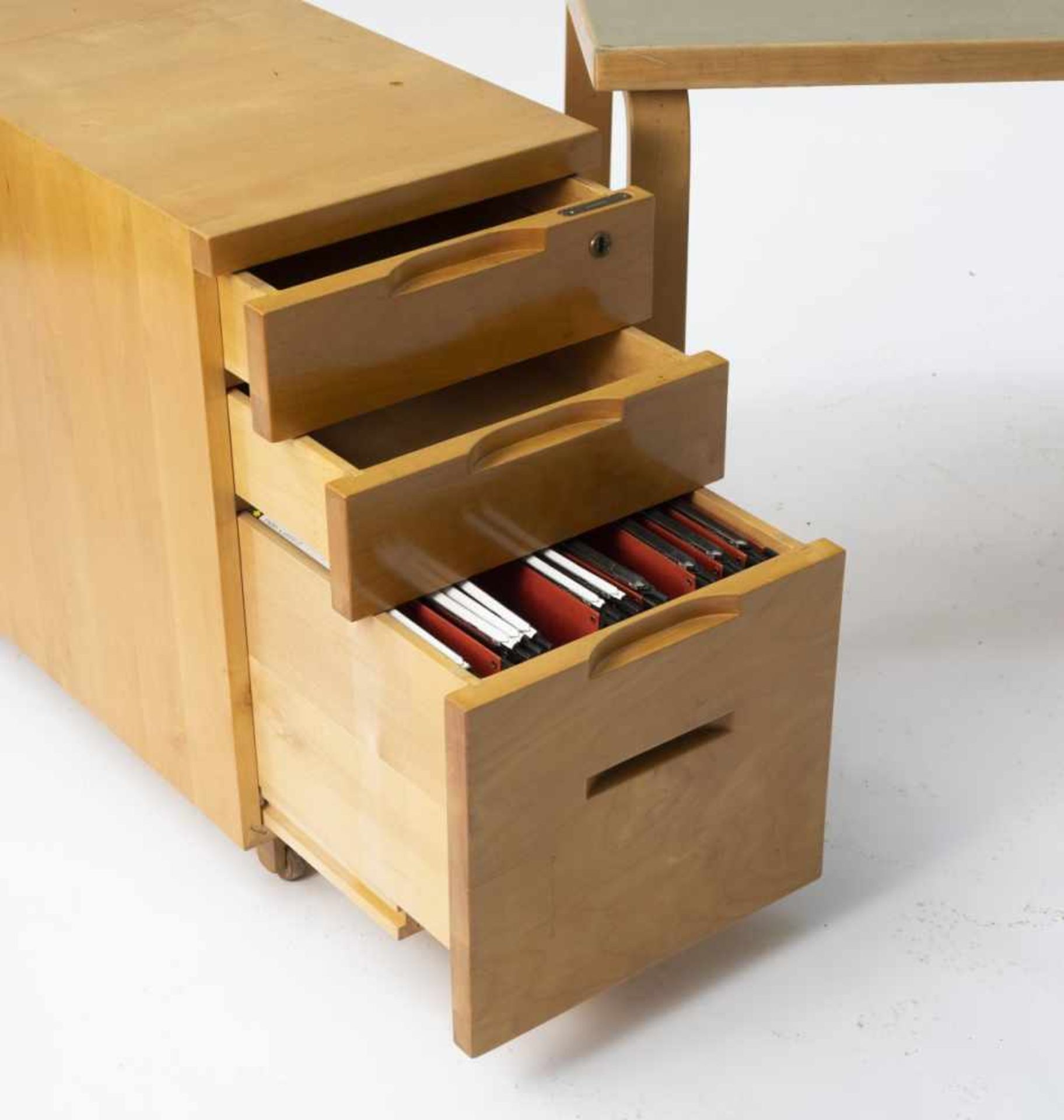 Alvar Aalto, Tisch 'L-leg' mit Rollcontainer, 1930er JahreTisch 'L-leg' mit Rollcontainer, 1930er - Bild 3 aus 3