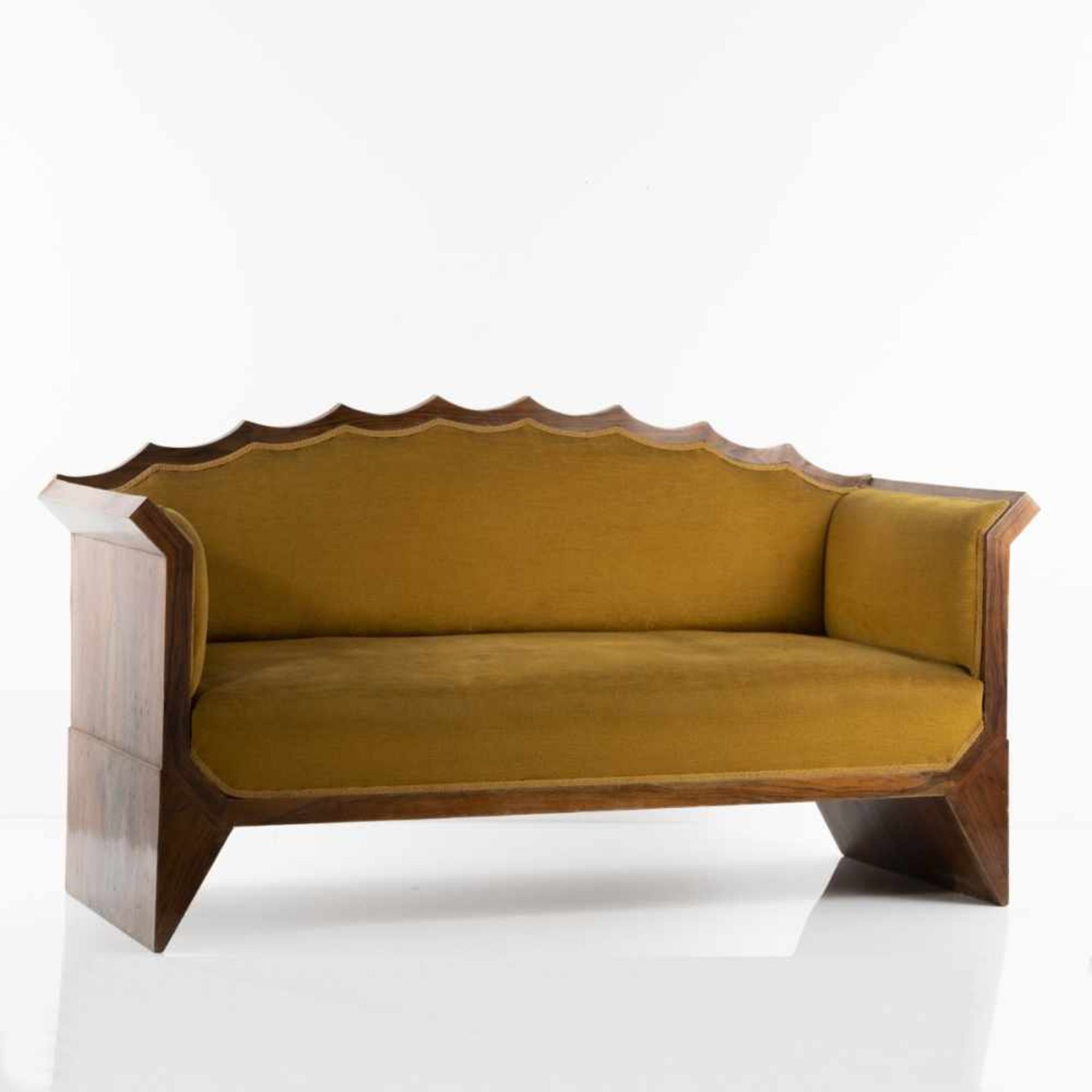 Italien, Sofa, 1920/30er Jahre Sofa, 1920/30er Jahre H. 80 x 152 x 59 cm.Nussholz,