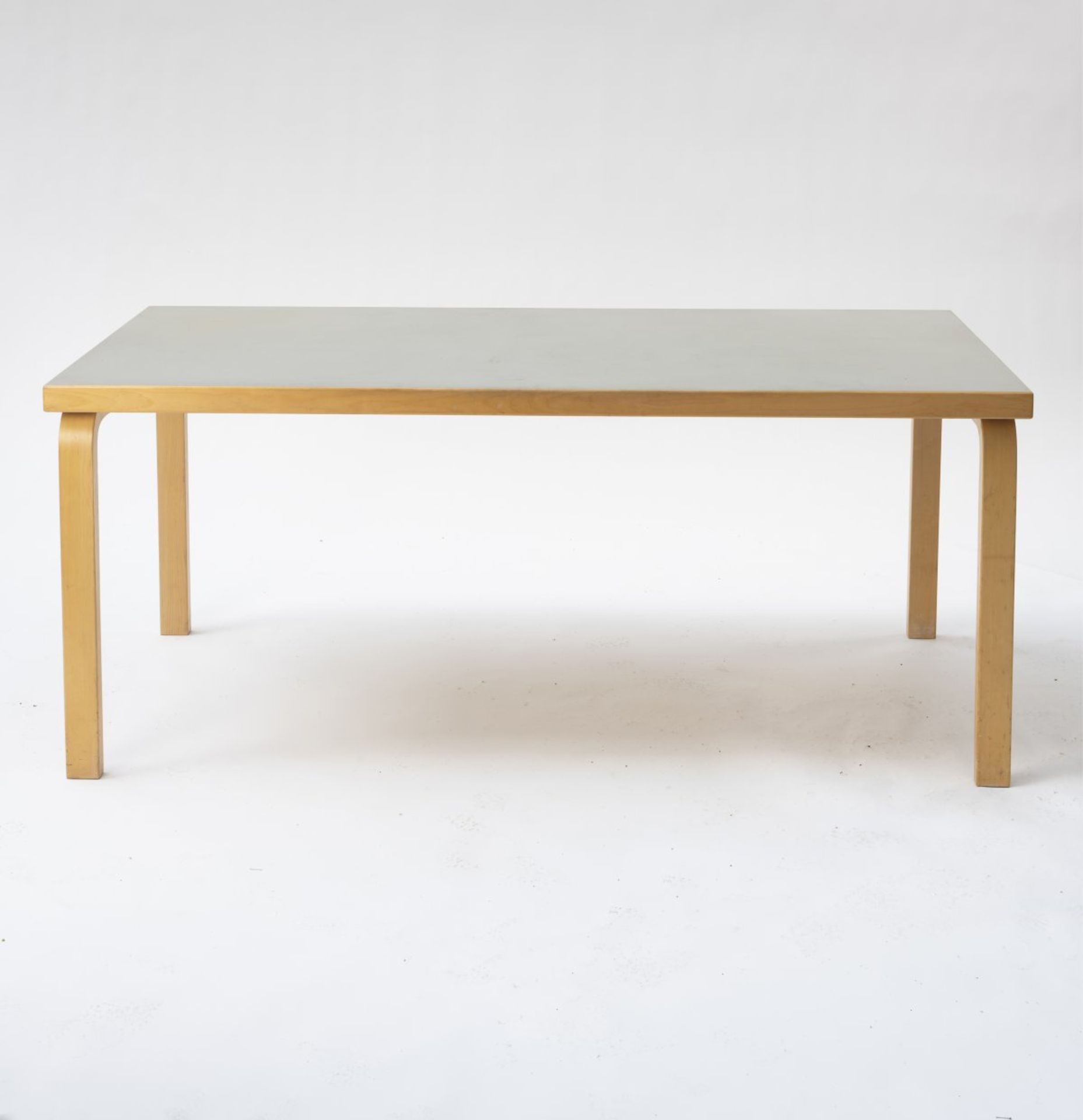 Alvar Aalto, Tisch 'L-Leg', um 1933Tisch 'L-Leg', um 1933H. 73,5 x 182,5 x 91 cm.Artek, Helsinki,