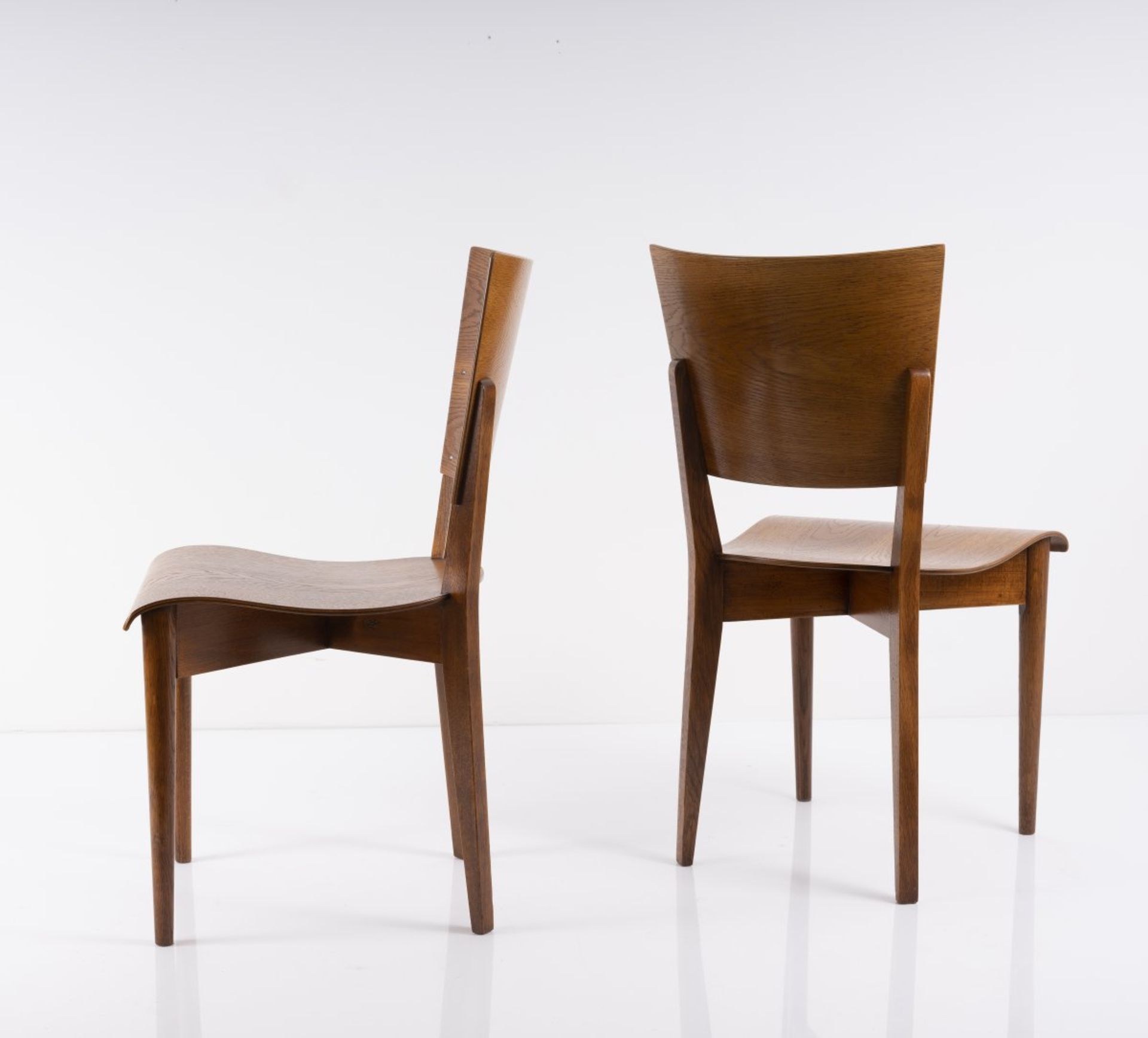Jindrich Halabala, Zwei Stühle 'H 59', um 1930Zwei Stühle 'H 59', um 1930H. 86 x 44 x 53,5 cm.