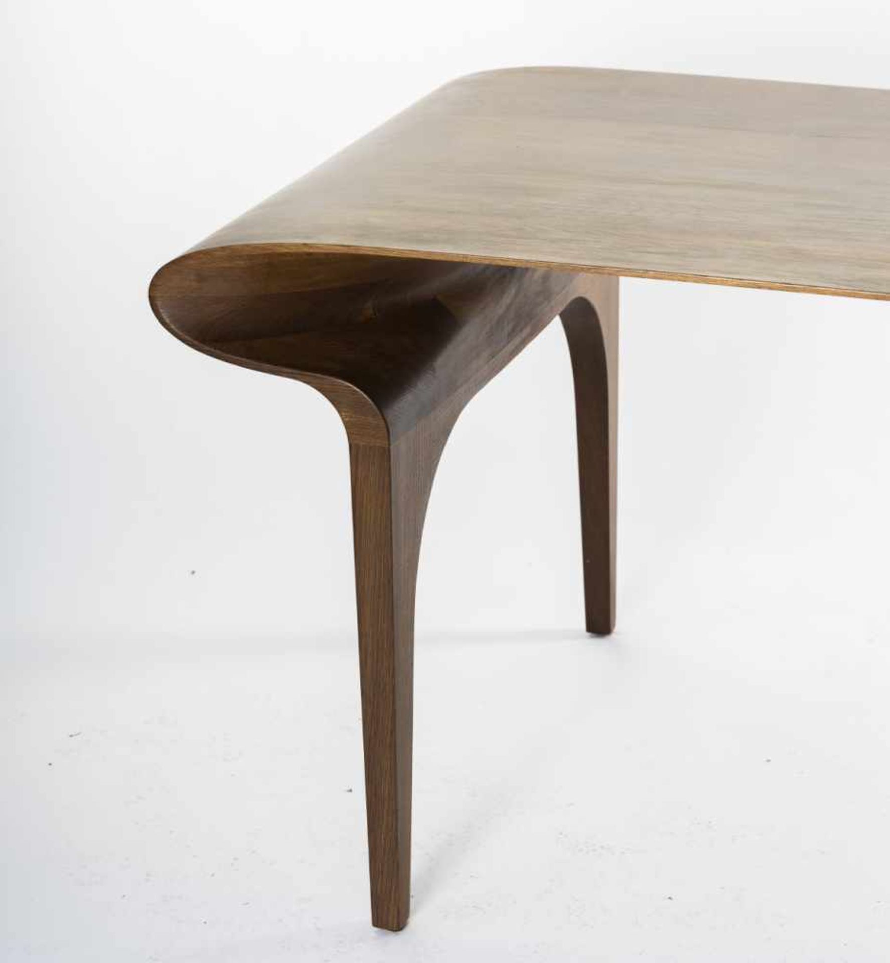 Bodo Sperlein, 'Contour' desk, c. 2009 'Contour' desk, c. 2009 H. 74 x 191 x 90.5 cm. Dark walnut - Bild 2 aus 6