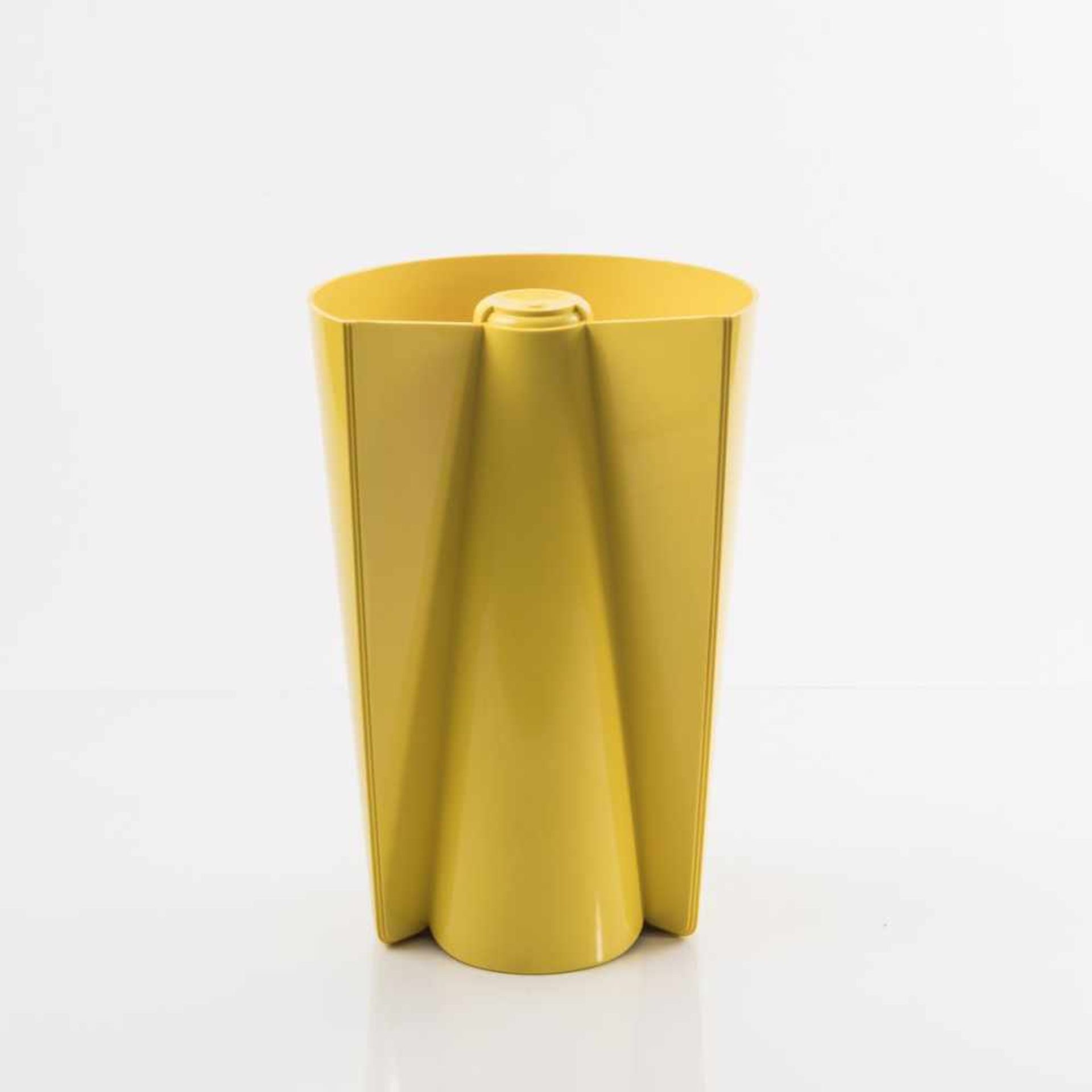 Enzo Mari, 'Pago Pago' vase, 1969Enzo Mari, 'Pago Pago' vase, 1969, H. 39 cm, D. 20 cm. Model 3087A. - Bild 5 aus 6