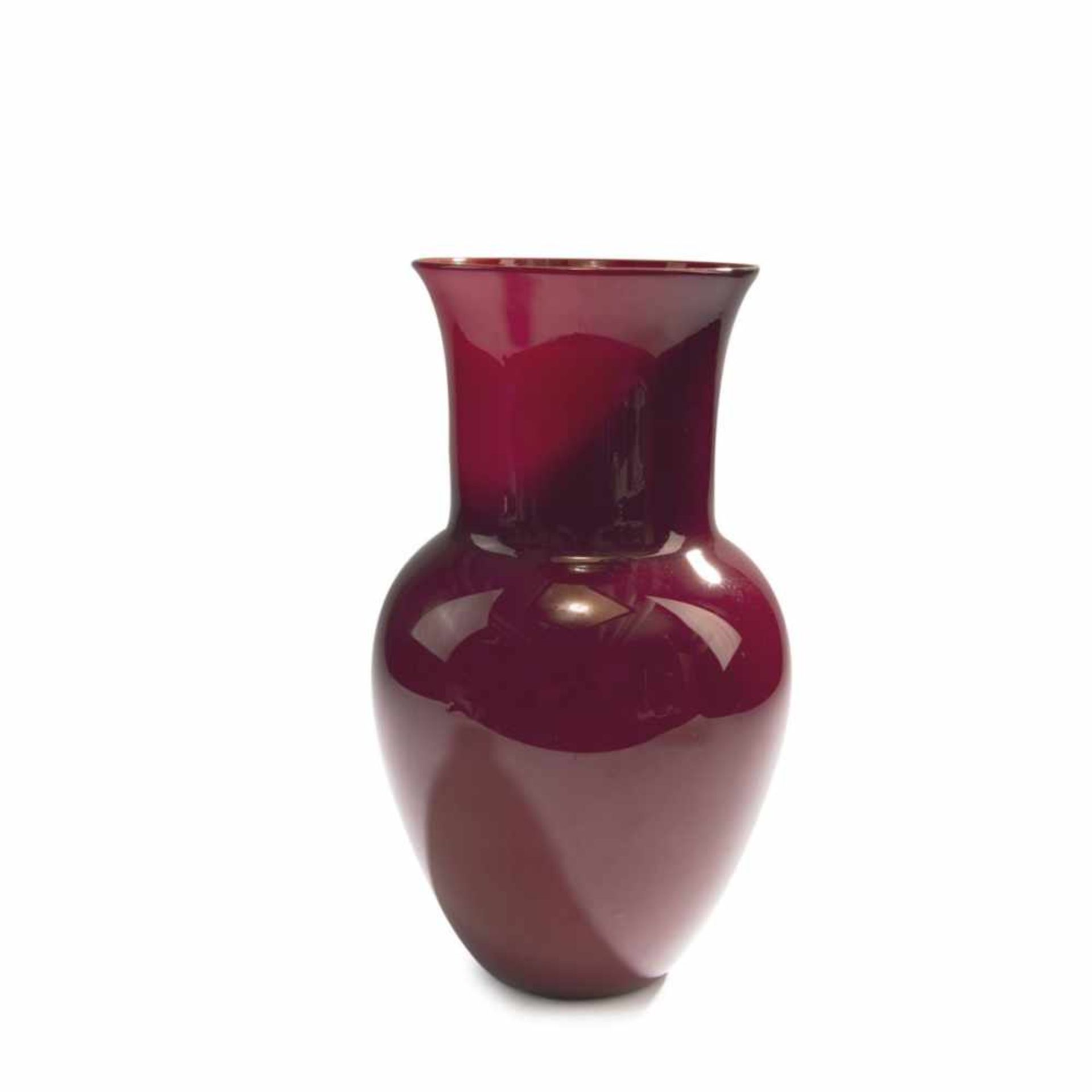 Venini & C., 'Incamiciato' vase, 1950'Incamiciato' vase, 1950Baluster. H. 31.5 cm. Cased glass, cler