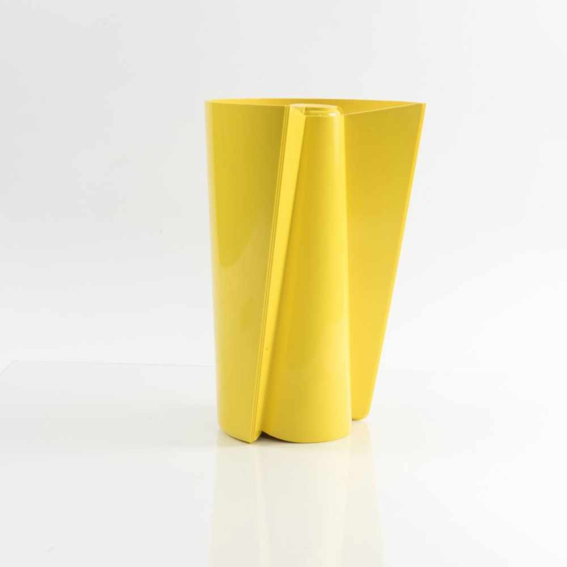 Enzo Mari, 'Pago Pago' vase, 1969Enzo Mari, 'Pago Pago' vase, 1969, H. 39 cm, D. 20 cm. Model 3087A. - Bild 2 aus 6