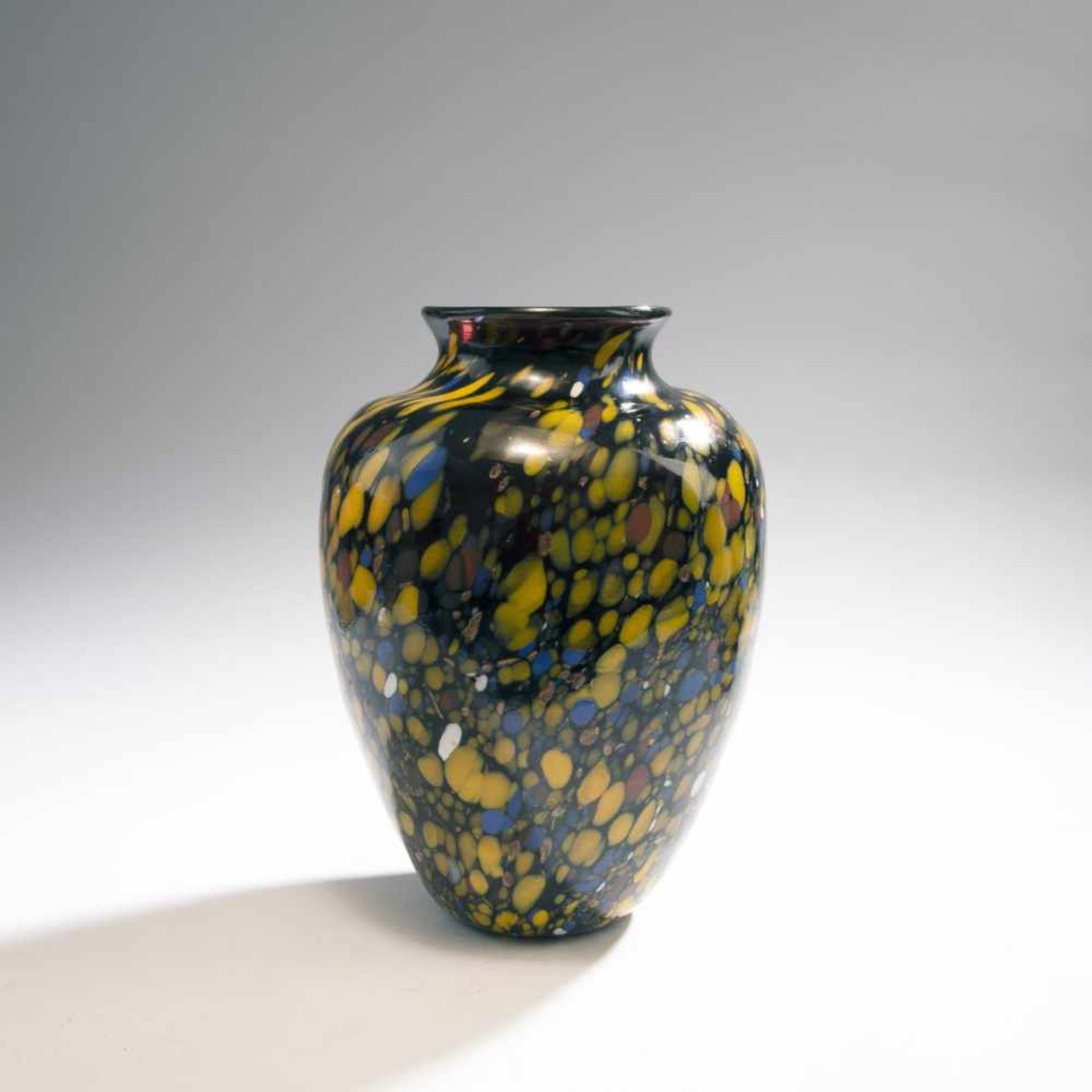 Fratelli Toso (attr.), Vase 'A macchie', 1930sVase 'A macchie', 1930sH. 27,7 cm. Colorless and - Bild 2 aus 4