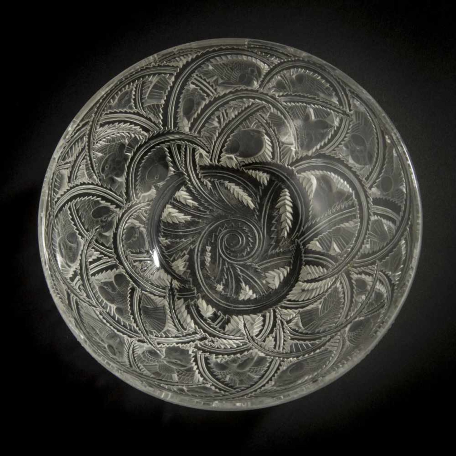 René Lalique, 'Pinsons' bowl, 1933'Pinsons' bowl, 1933H. 9 cm, d. 23.5 cm. Clear moulded glass, - Bild 5 aus 5